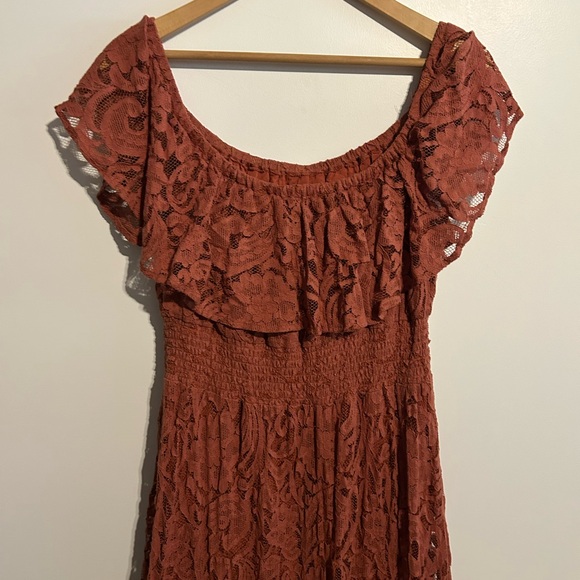 Shyanne High Low Lace Dress - Picture 5 of 7